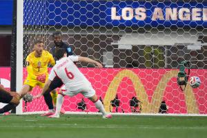 土耳其2-1反超美国！土耳其踢出流畅配合，柯克曲破门-cv