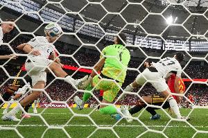 比利时1-0领先！德布劳内开出角球，特罗萨德乱战破门