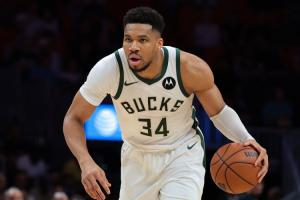 ESPN：雄鹿一直秉承绝不轻易交易超巨的理念 他们为字母透支未来