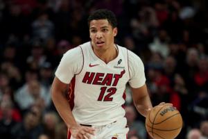 NBA尼克斯VS76人_高清免费直播_无插件在线观看入口