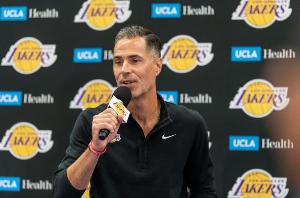 免费观看NBA湖人VS雷霆直播_无插件在线免费观看
