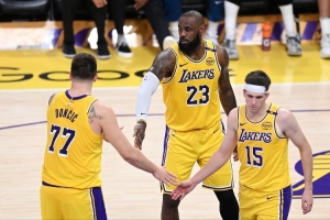 最新NBA马刺vs老鹰直播_无插件免费在线观看