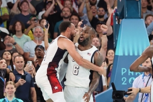 NBA尼克斯VS湖人_在线免费直播_全场录像_赛事动态