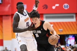 杨瀚森：教练组在场下会和我说一些小细节 膝盖没有大问题-ij