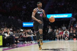 在线观看NBA雄鹿VS独行侠直播_无插件免费观看