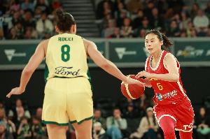 雄鹿vs尼克斯_高清直播_无插件在线观看