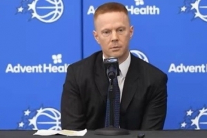 NBA湖人vs勇士_免费直播入口_全场录像回放