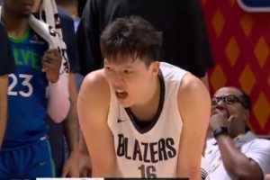 在线观看雷霆VS篮网直播_无插件免费观看
